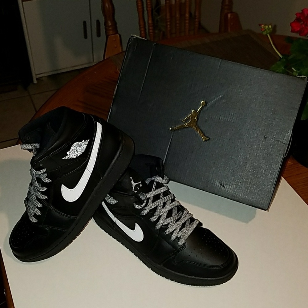 Nike Air Jordan 1 MID